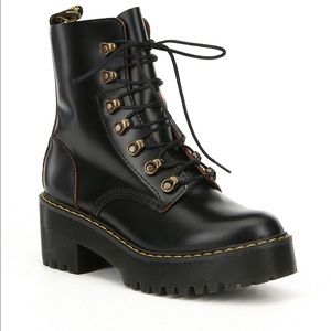 Dr. Martens LEONA VINTAGE SMOOTH BLACK BOOT